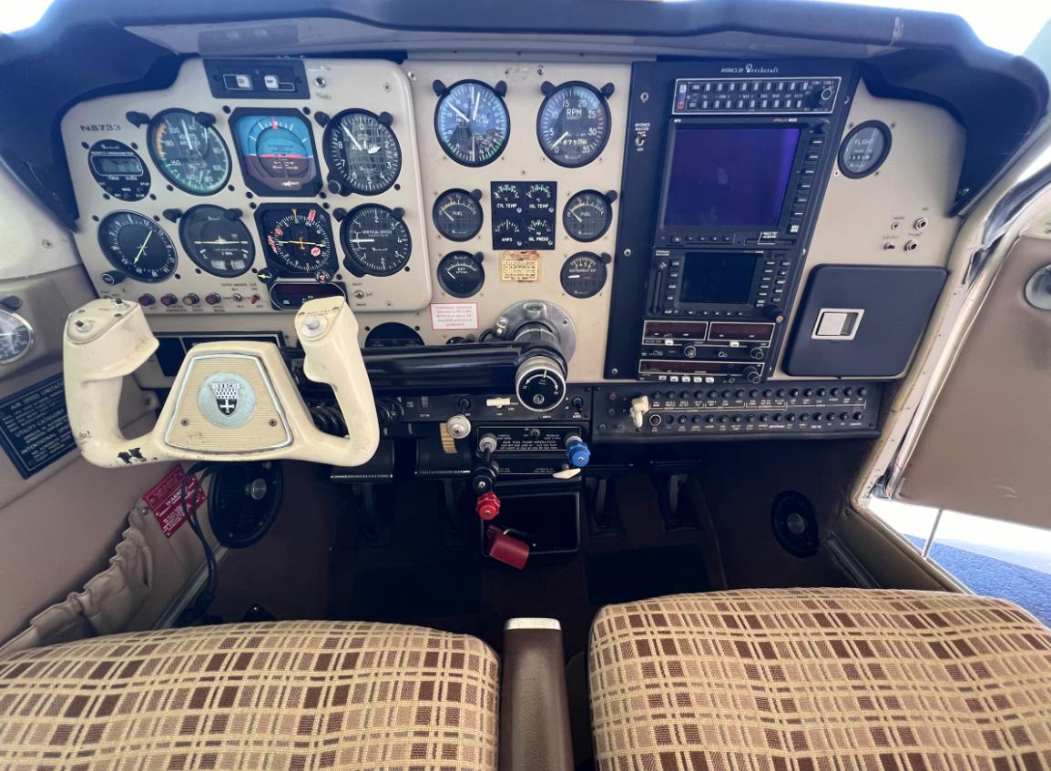 1987 Beechcraft F33A Debonair Photo 2
